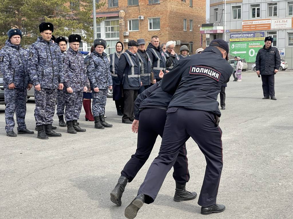 Добровольных участников