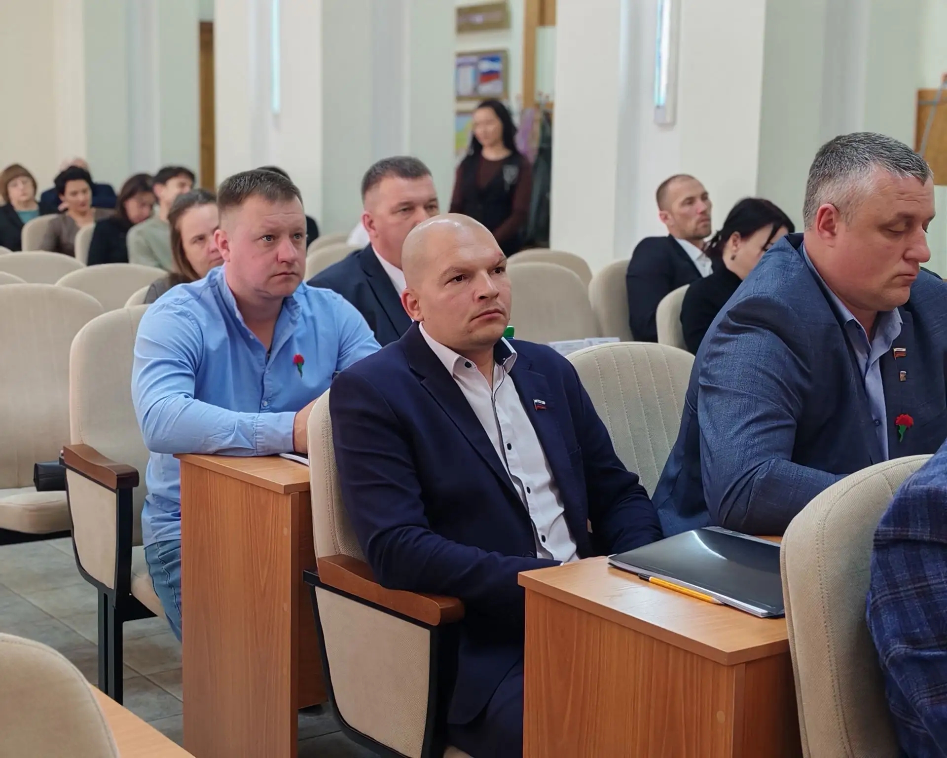deputaty na zasedanii dumy